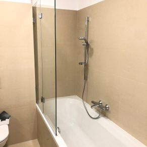 Dusche – Spritzschutz – Klappfalt über Badewanne 